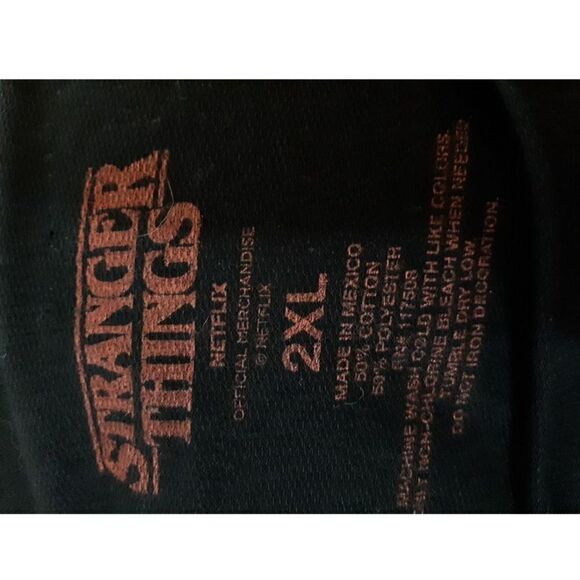 Stranger things netflix NWT off shoulder 2XL sweatshirt - Picture 3 of 4